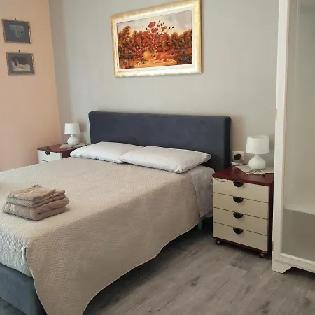 Julia B&B-2